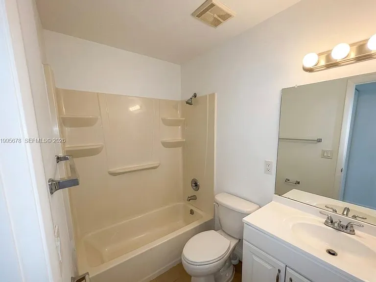 1253 SW 46th Ave #1608 — Photo 7