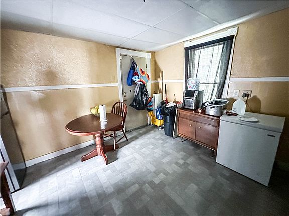 4th image of 8 Lamont Pl