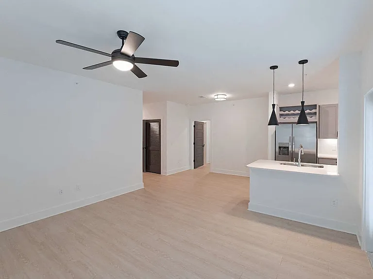Sire Kingwood — Photo 115