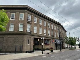 607 E 5th St