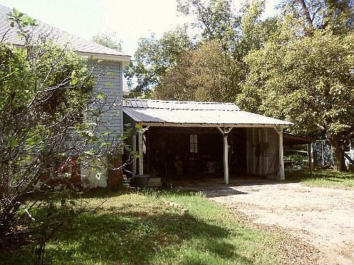 5th image of 1405 E Houston St