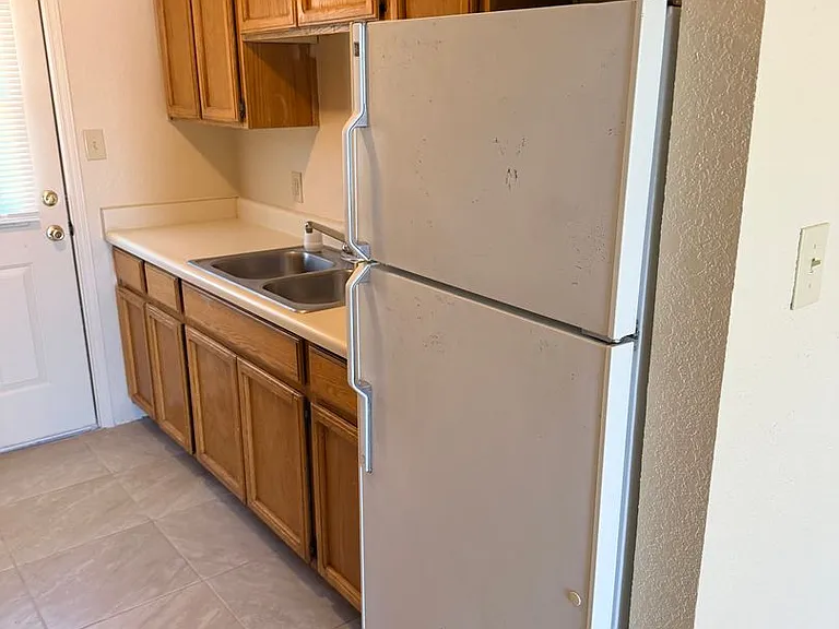 223 E Jefferson St #1-4 — Photo 3