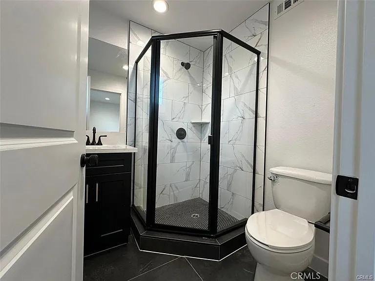 2823 Maple Ave — Photo 6