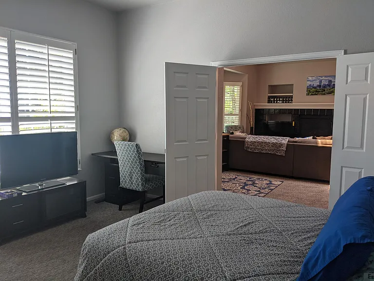 Queen bed in Primary suite