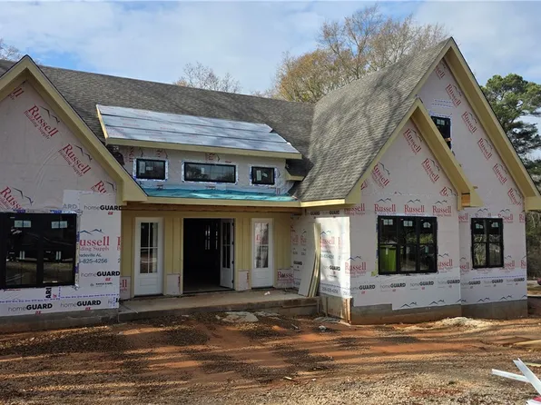 1301 W Hunter Ave, Opelika, AL 36801