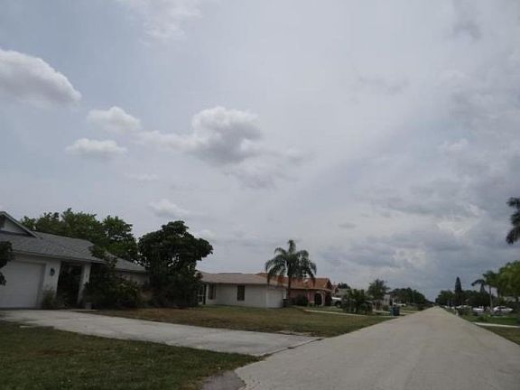 4th image of 4610 SW 7th Ave