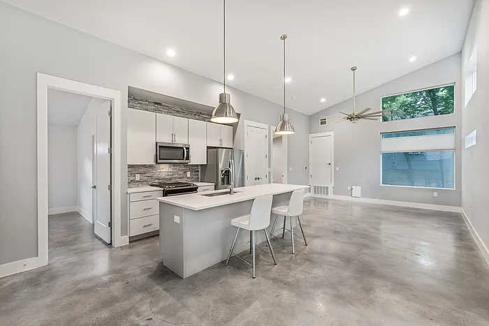 505 W Odell St — Photo 5