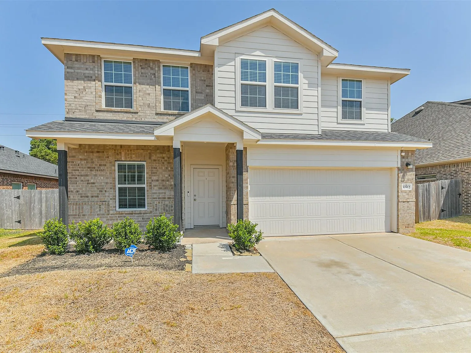 4 bed, 2.5 bath, 2573 sqft, $2,400 — Photo 3