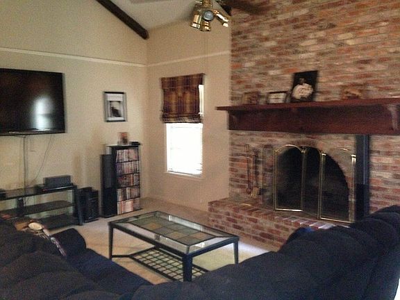 2nd image of 113 Irongate Dr