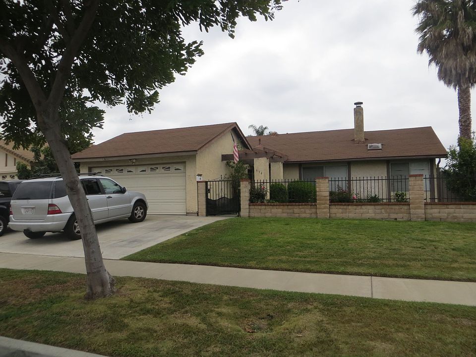 1st image of 934 W Carol Ave