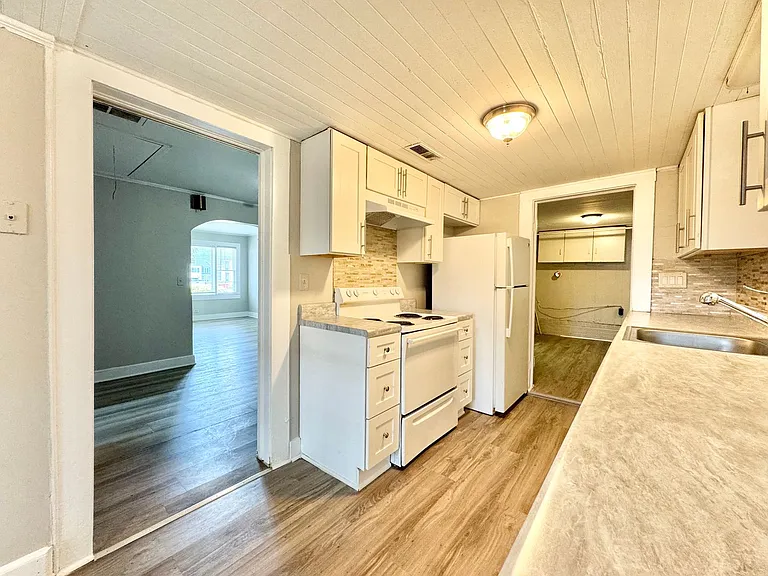 3912 N Church St — Photo 17