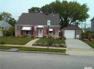 79 Balsam Ln, Levittown, NY 11756