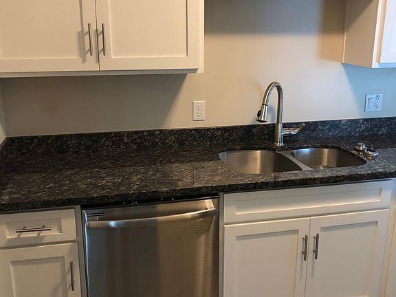 4th image of 1010 E Maryland Ave APT 15