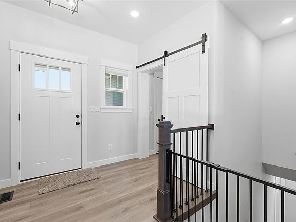3rd image of 344 Worthington Ct