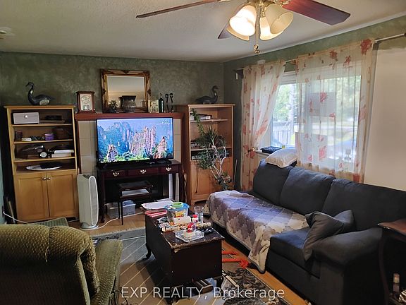 5th image of 4044 Bayview Ave