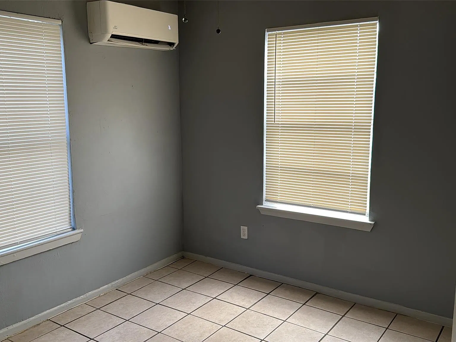 2 bed, 1.0 bath, $949 — Photo 3
