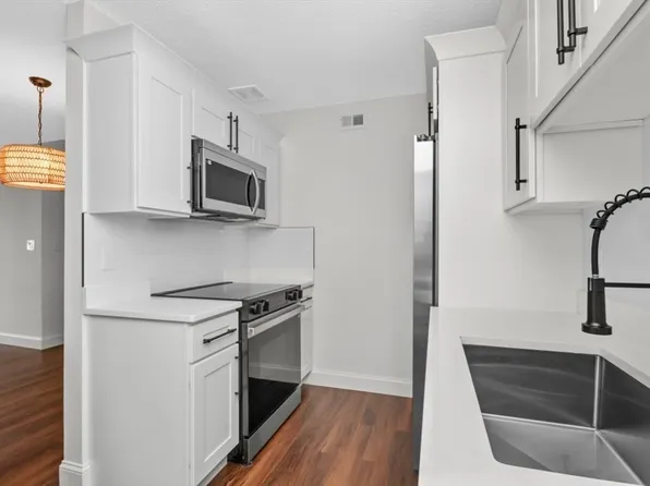 17 Margin St APT 13, Lynn, MA 01905