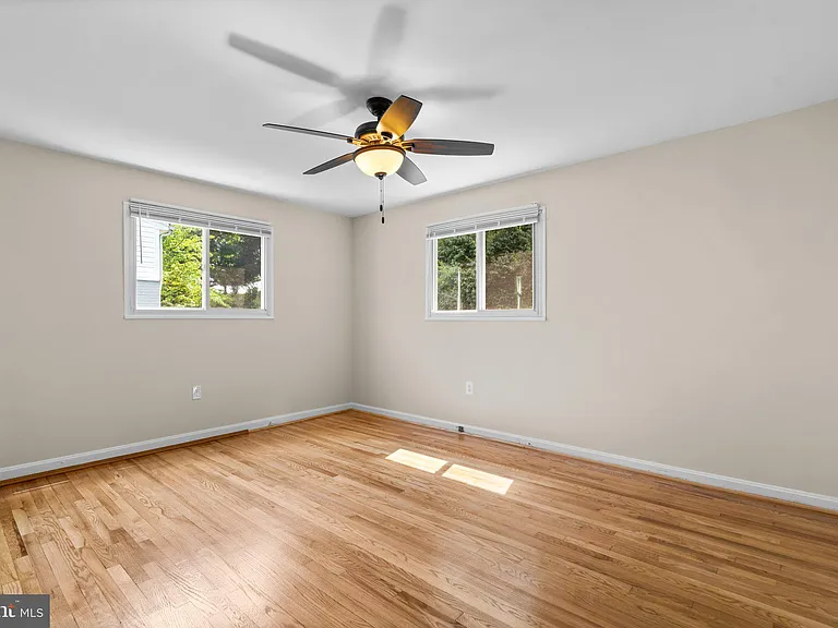 9212 Chanute Dr — Photo 16