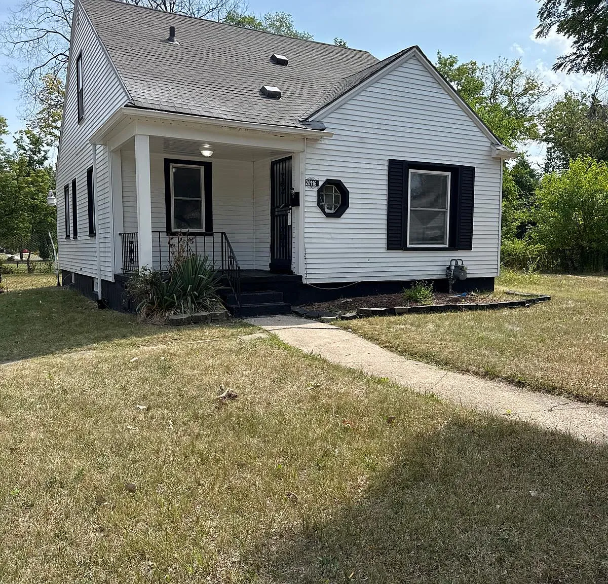 4 bed, 1150 sqft, $1,500 — Photo 1