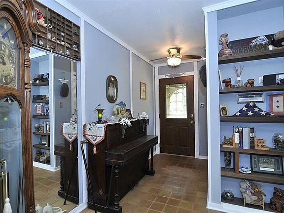 3rd image of 4056 Holly Dr