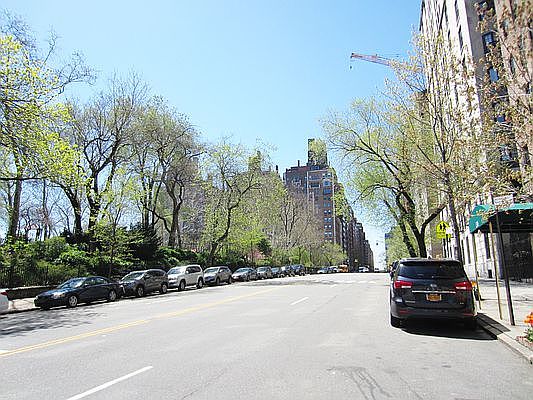 5th image of 110 E End Ave APT 1A