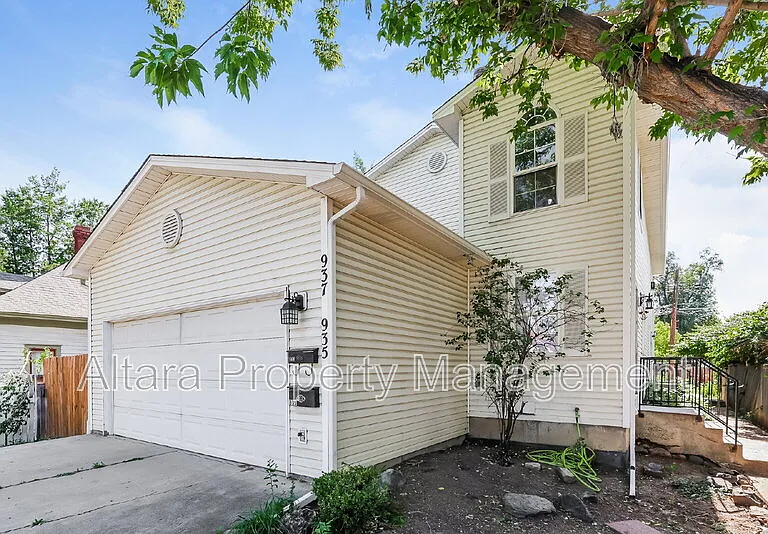 935 Terry St — Photo 1