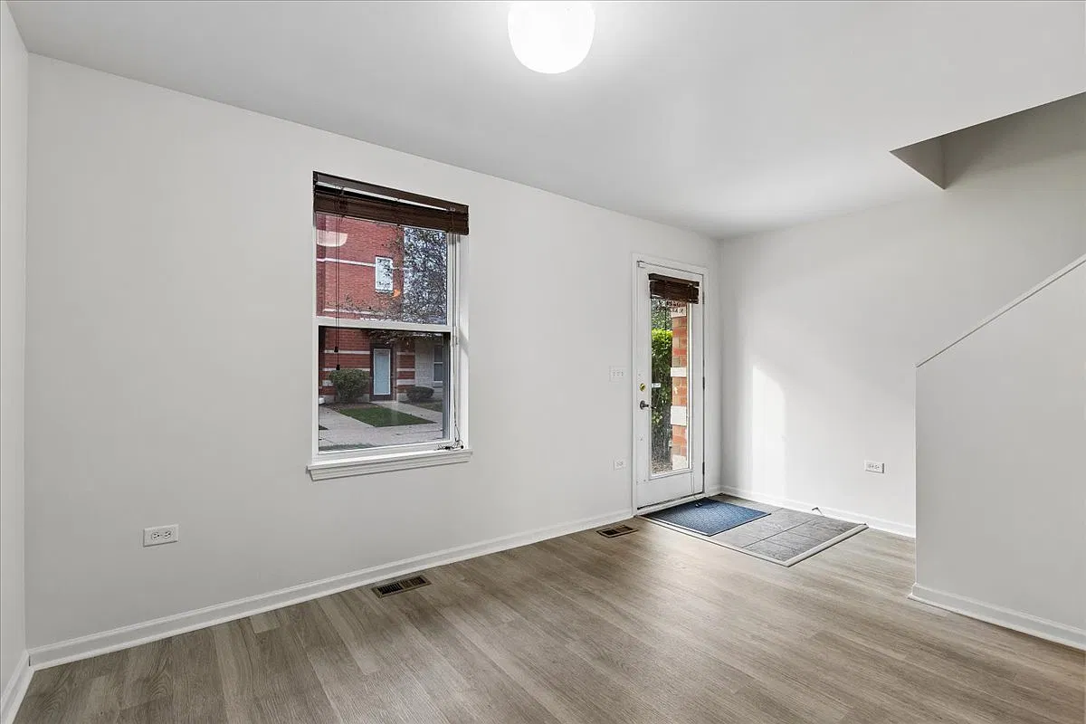 2 bed, 1400 sqft, $2,500 — Photo 2