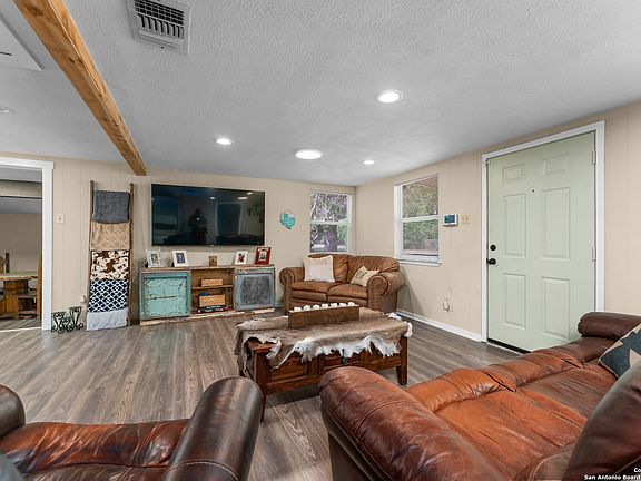 4th image of 216 Wildflower lane