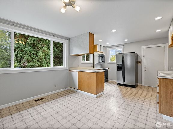 5th image of 9425 Carnation Duvall Road NE