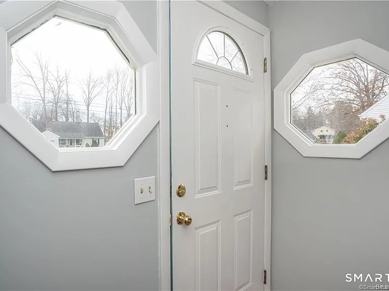 34 John Smith Dr — Photo 3