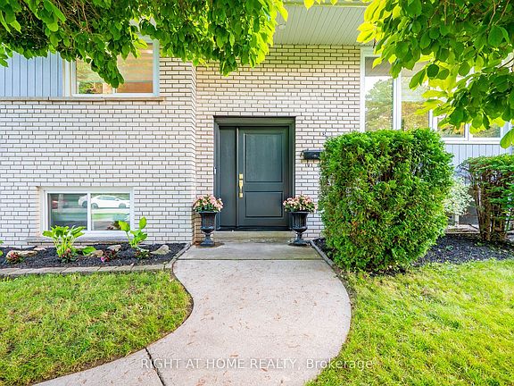 2nd image of 534 Rosedale Cres