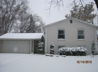 6810 Plumtree Ln, Hanover Park, IL 60133