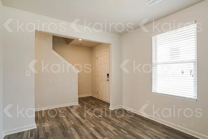 105 Kyles Dr — Photo 2