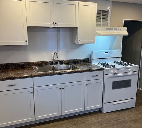3rd image of 1168 S East Ave #3