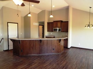 411 SE 44th St, Topeka, KS 66609