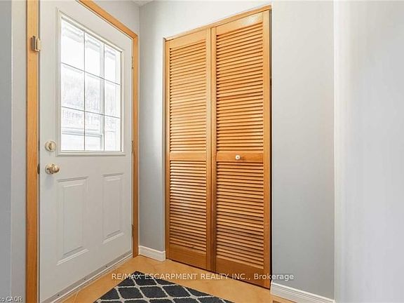 4th image of 134 Marcella Cres #B