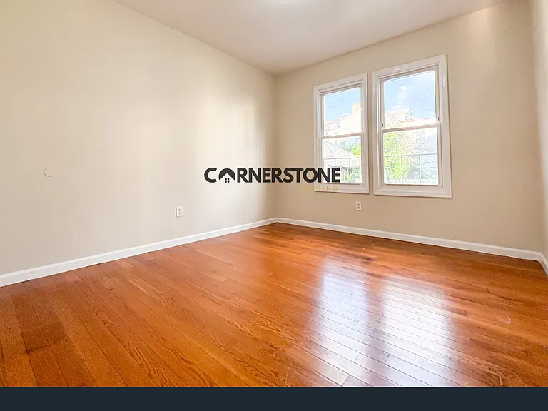 828 S 16th St — Photo 11
