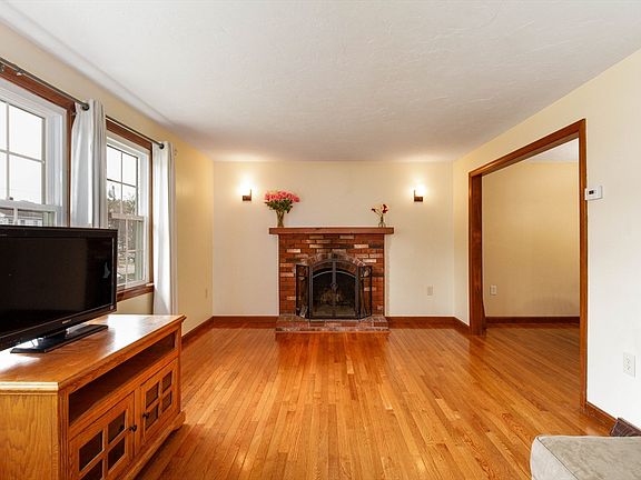 4th image of 33 E Park St #33