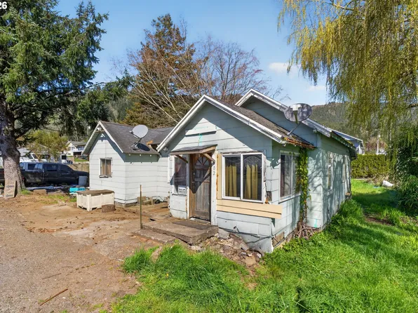 402 Acacia Ave, Garibaldi, OR 97118