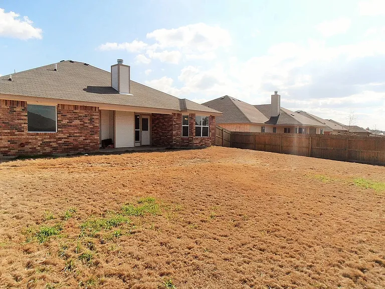 703 Hailie — Photo 17