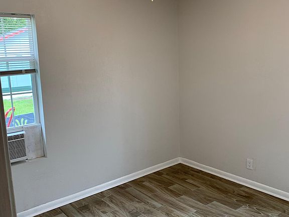 3rd image of 1243 Kendalia Ave