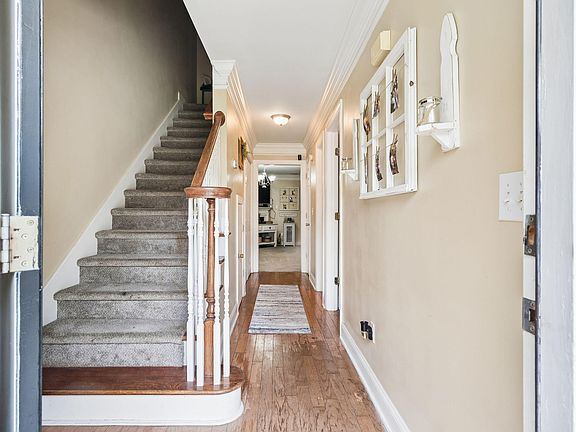 4th image of 373 Springview Ln