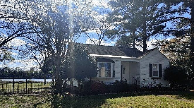 1st image of 123 Orleans Cir