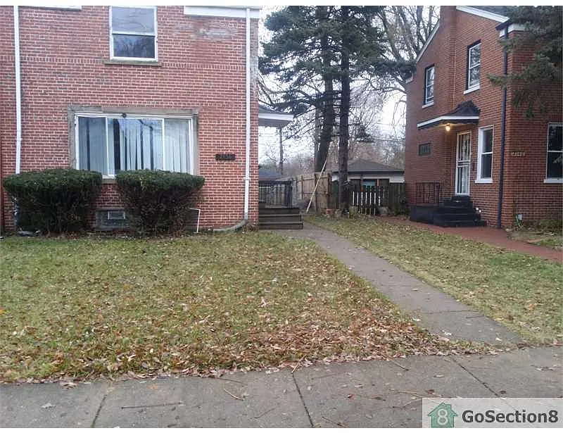 2136 E 100th St photo 1