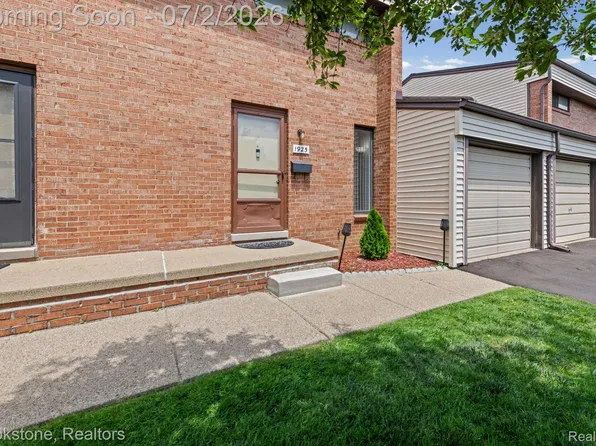 1925 Nicholas Ct, Warren, MI 48092