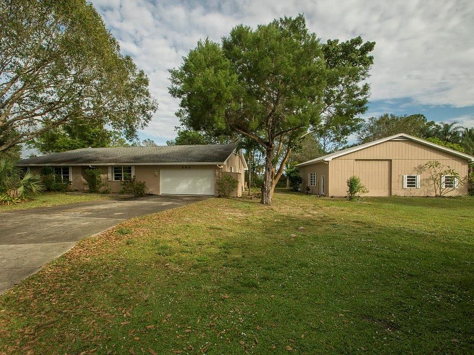 1st image of 290 Nieuport Dr