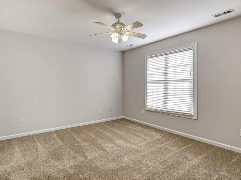 200 Sir William Ln — Photo 14