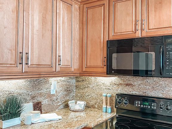 4th image of 4667 Ocean Blvd Unit 204