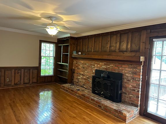 Family Room built in bookshelves