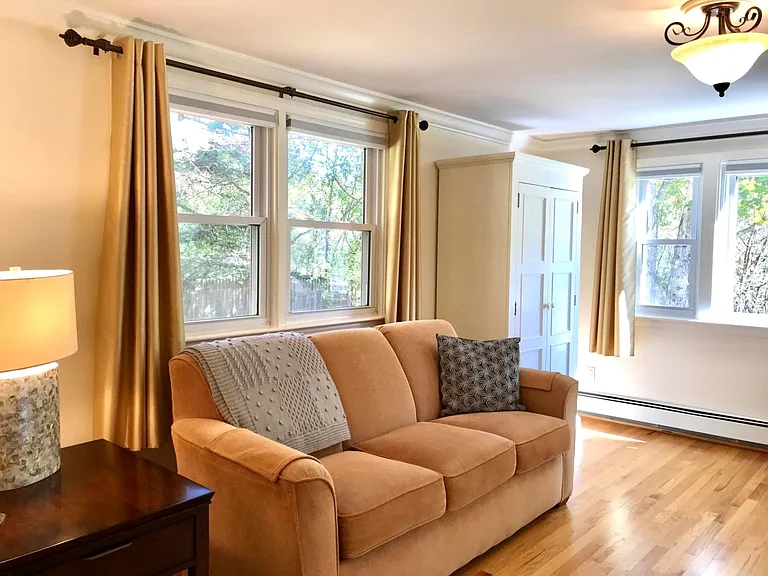 402 W Elm St — Photo 13